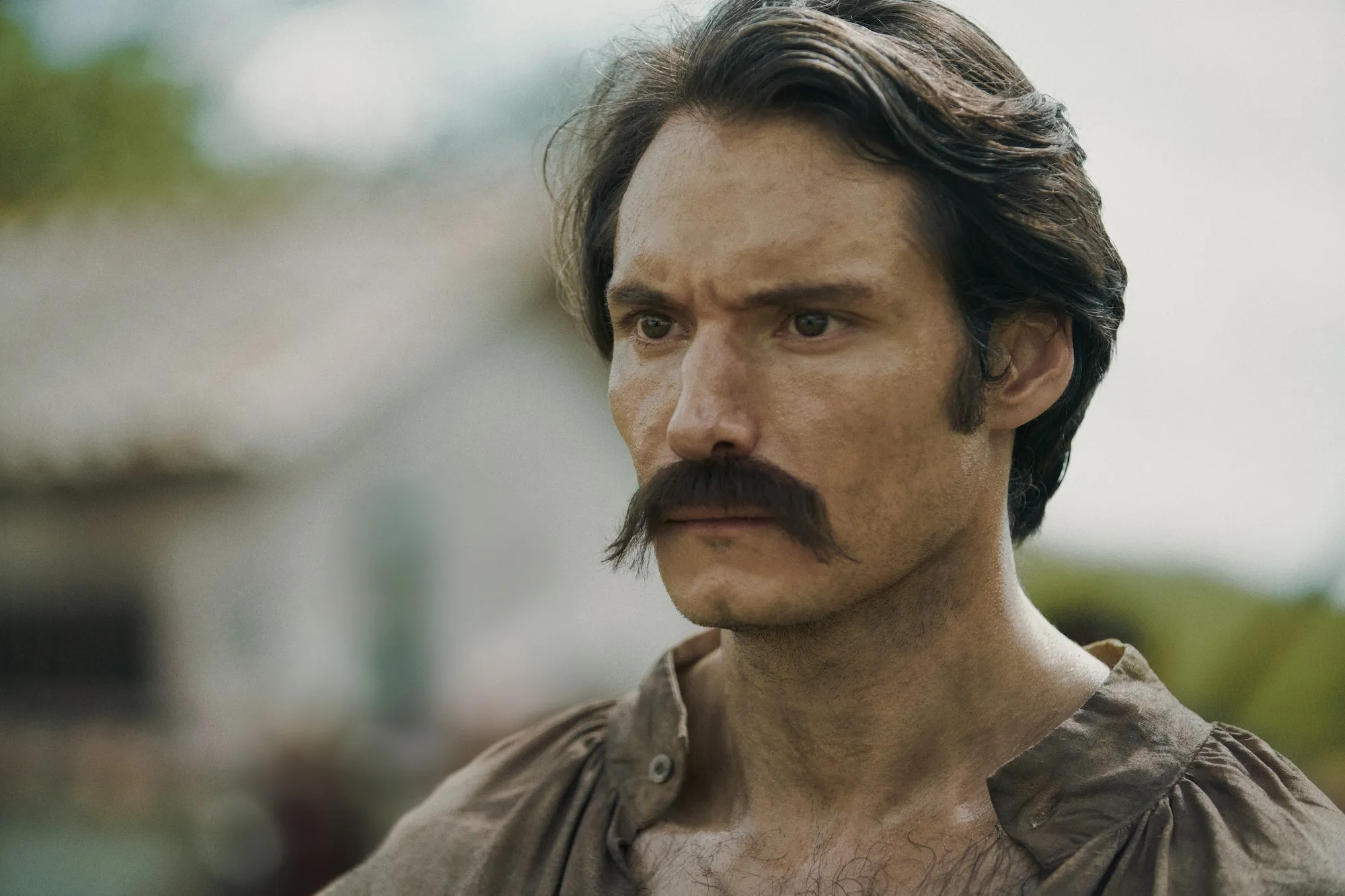 El actor Claudio Cataño interpreta a Aureliano Buendía en Cien Años de Soledad.