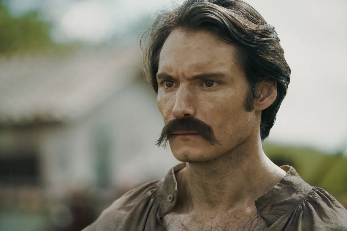 El actor Claudio Cataño interpreta a Aureliano Buendía en Cien Años de Soledad.