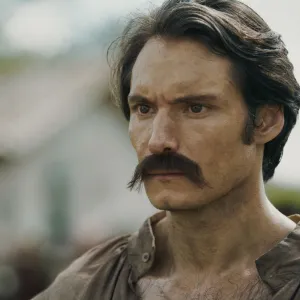 El actor Claudio Cataño interpreta a Aureliano Buendía en Cien Años de Soledad.