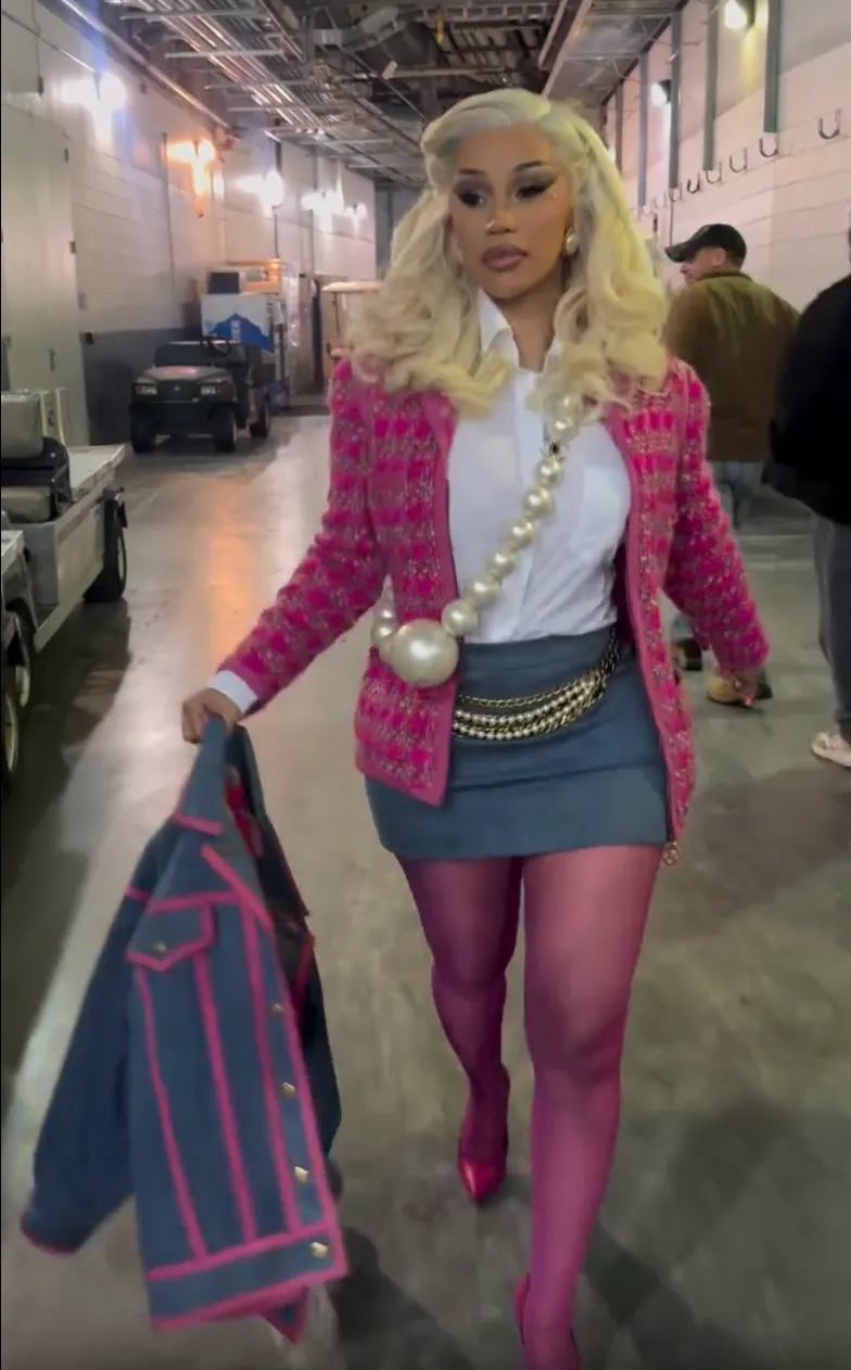 Cardi Bs Outfit Goes Viral in Photo With Patriots Owner Robert Kraft