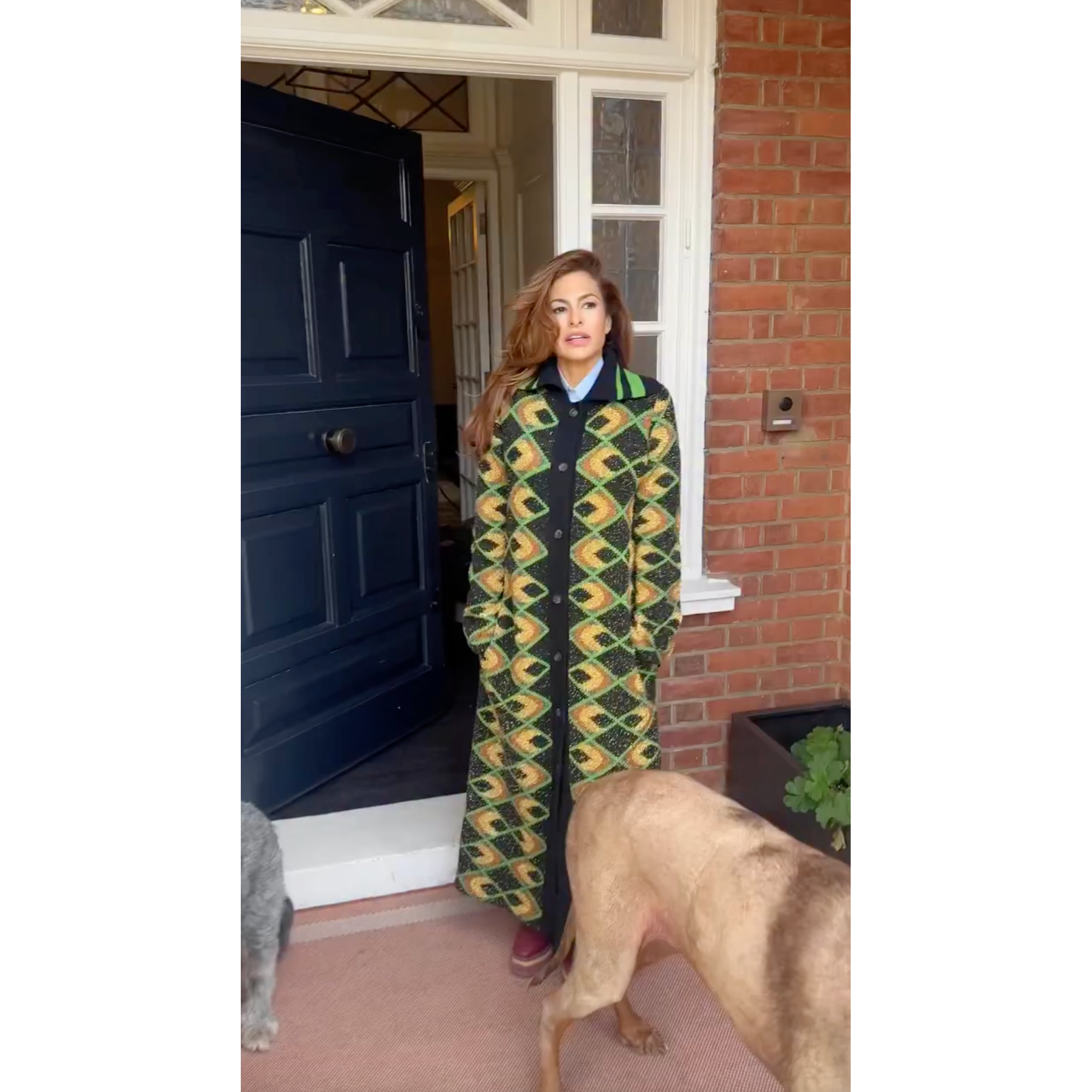 FEATURE Eva Mendes Offers Rare Look at U K Mansion After Leaving the U S With Husband Ryan Gosling 1