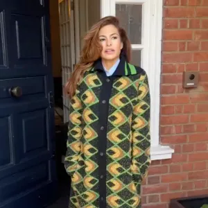 FEATURE Eva Mendes Offers Rare Look at U K Mansion After Leaving the U S With Husband Ryan Gosling 1