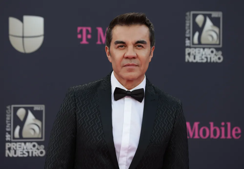 Adri&aacute;n Uribe.