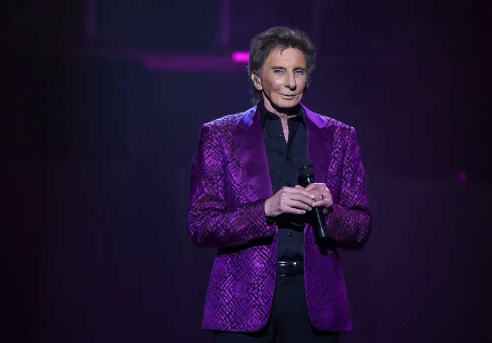 GettyImages-1694991192-barry-manilow