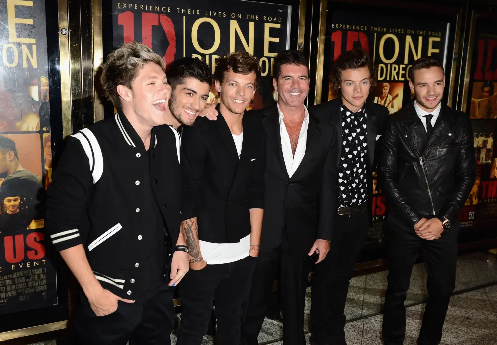 Niall Horan, Zayn Malik, Louis Tomlinson, Simon Cowell, Harry Styles and Liam Payne on a red carpet