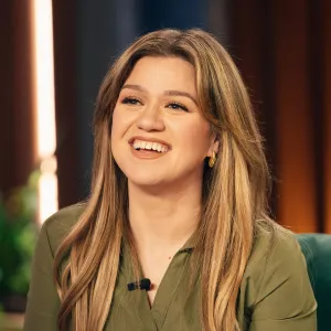 Kelly Clarkson on "The Kelly Clarkson Show"