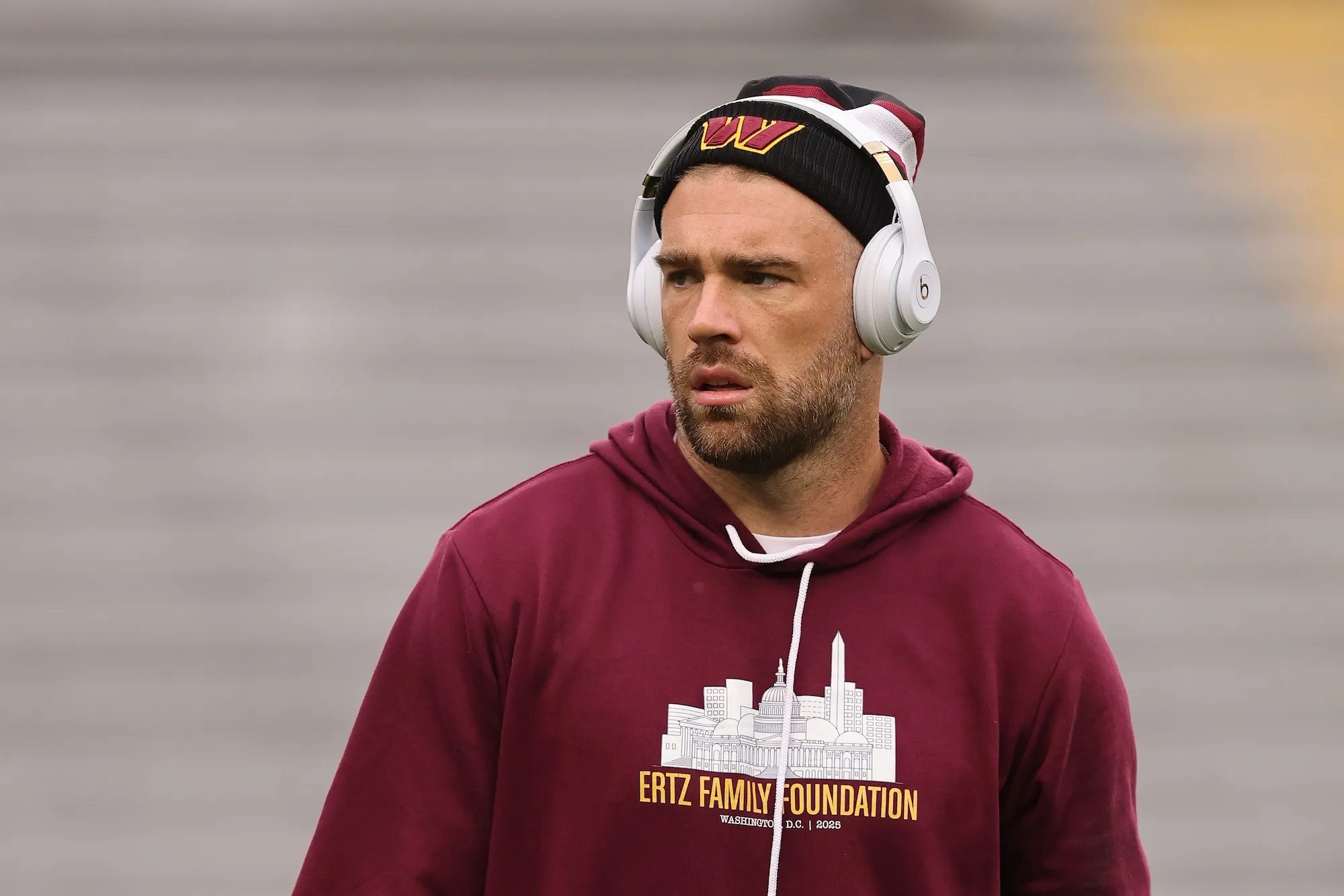 Commanders Zach Ertz Breaks Down in Tears After Suffering Knee Injury