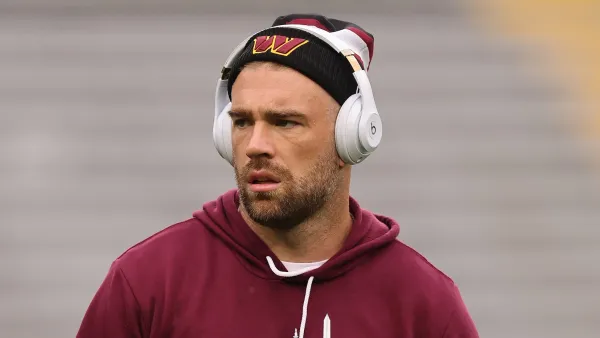 Commanders Zach Ertz Breaks Down in Tears After Suffering Knee Injury