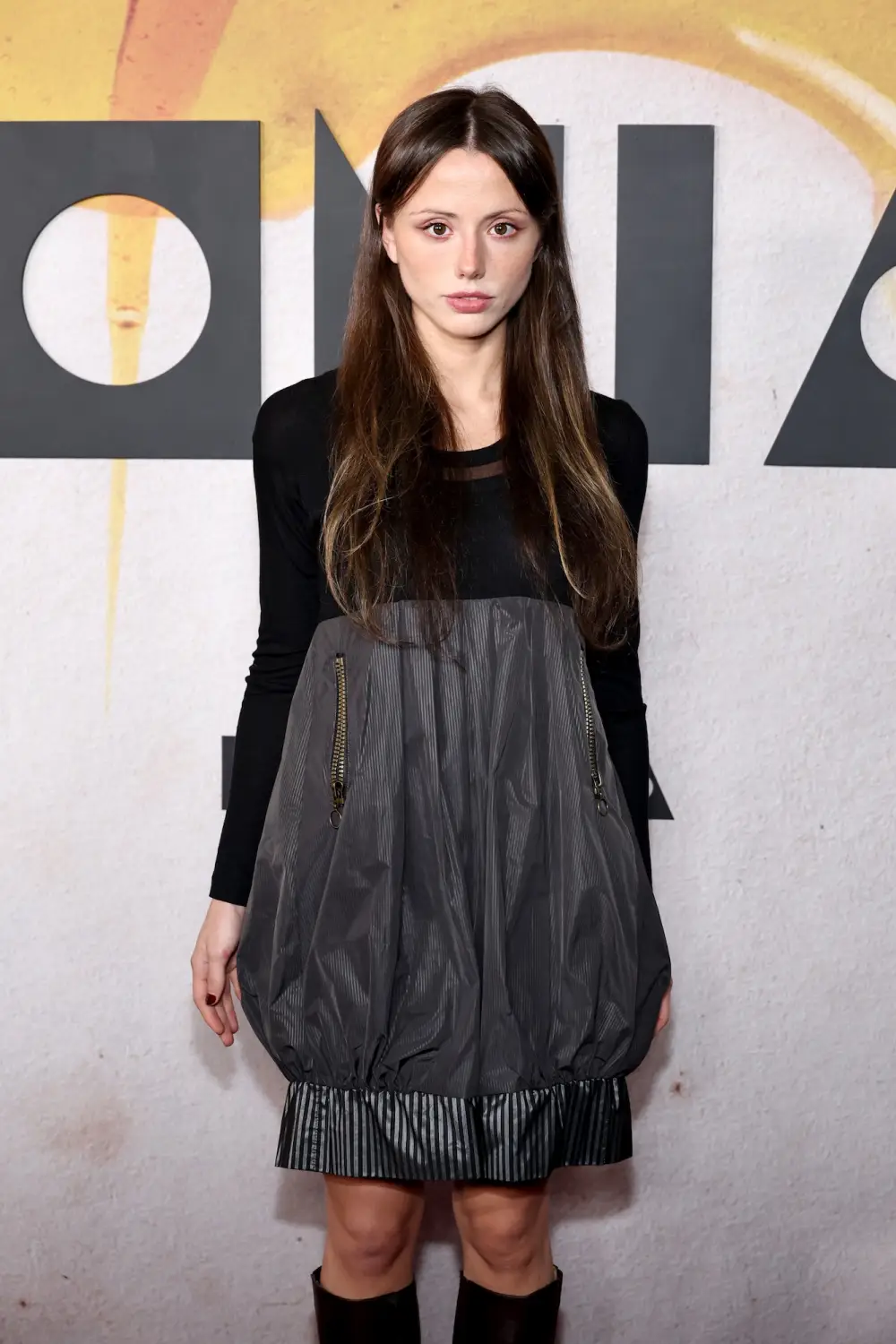 GettyImages-2242467548-Kate-Beckinsale-Brings-Daughter-Lily-to-Clippers-Game