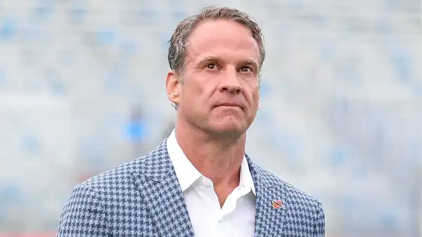 Ole Miss Left Lane Kiffins Clothes By Street After Sudden Exit Report