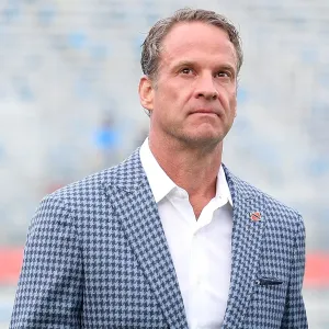 Ole Miss Left Lane Kiffins Clothes By Street After Sudden Exit Report