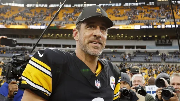 GettyImages-2244673392 Aaron Rodgers Gives Steelers Linemen a 20K Christmas Gift