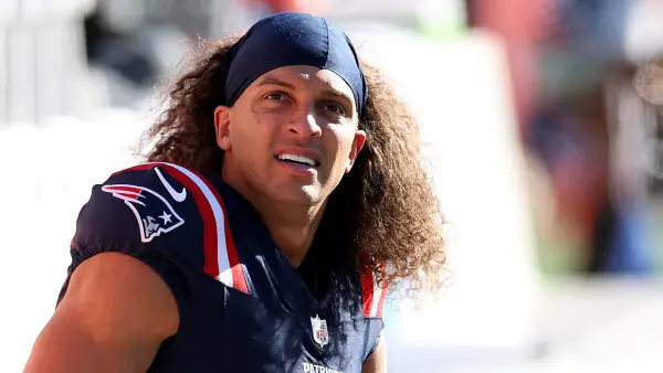 GettyImages-2248398867-Mack-Hollins-Shows-Up-to-Patriots-Game-Barefoot-and-Shirtless-in-Snow