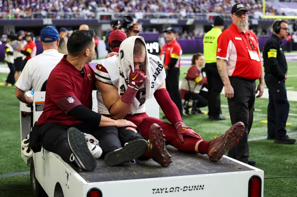 Commanders Zach Ertz Breaks Down in Tears After Suffering Knee Injury