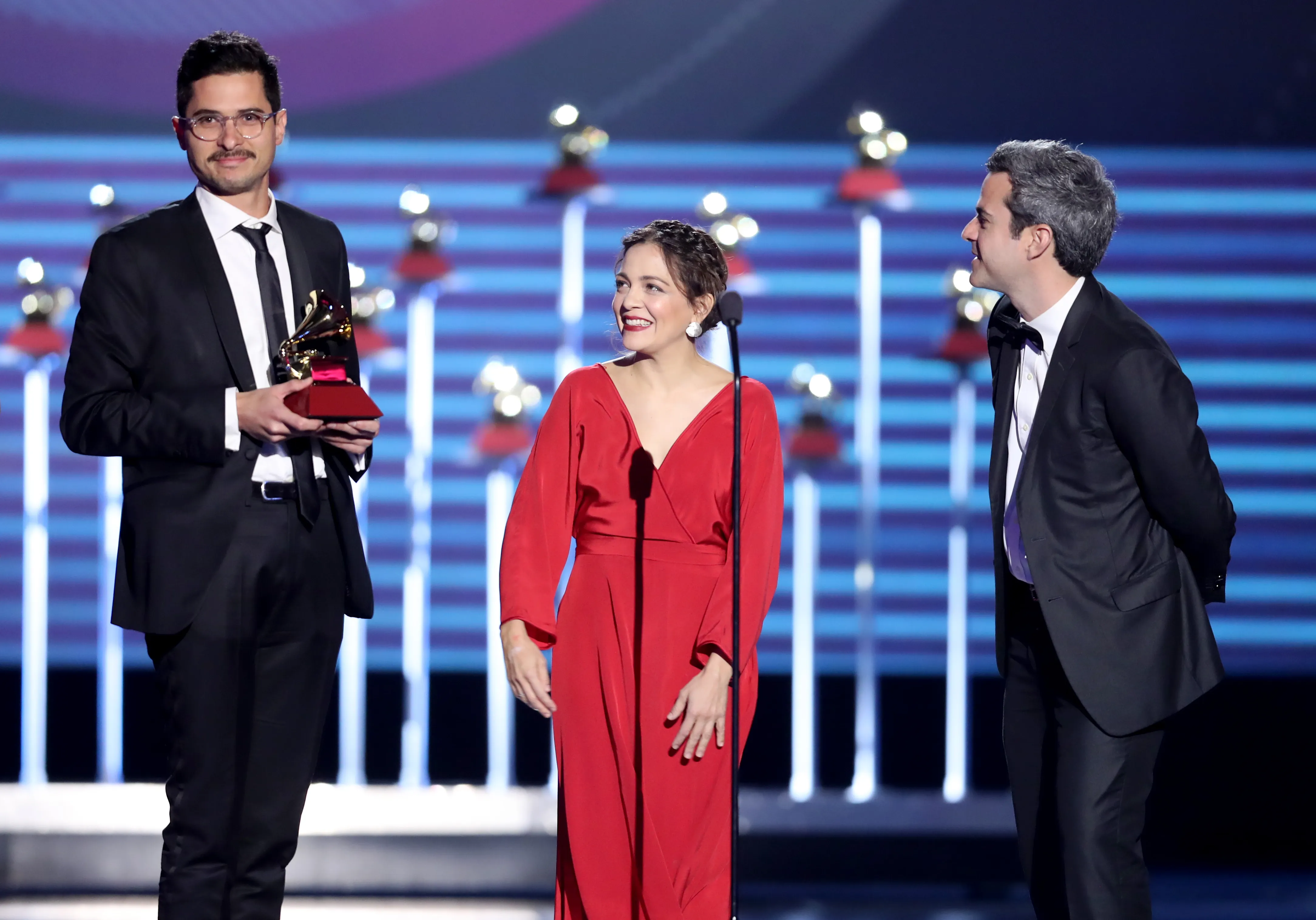 Juan Pablo López, Natalia Lafourcade y Bruno Bancalari.