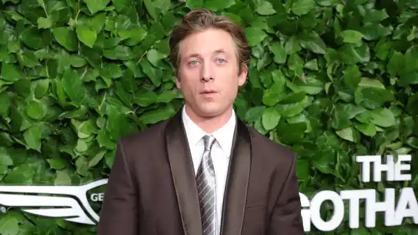 GettyImages2249450221 Jeremy Allen White Gothams