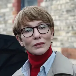 How Cate Blanchett and Vicky Krieps Embraced Awkward as Estranged Sisters in Father Mother Sister Brother 2