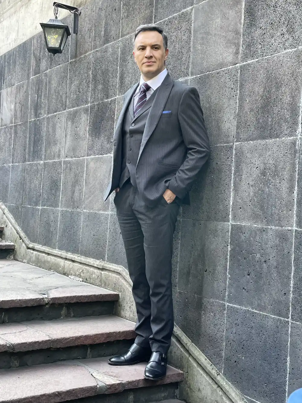 Alex de la Madrid en el set de 'Lobo, Morir Matando'.