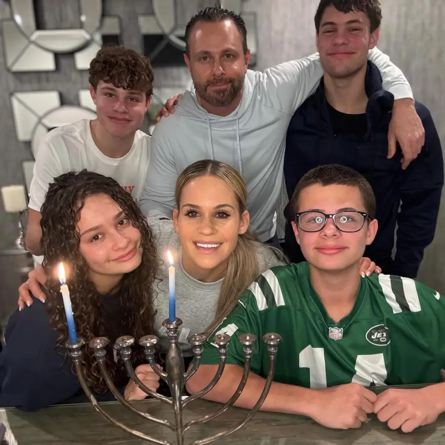 Jackie-Goldschneider-Family-600913926_18550992724029762_2801362496993056219_n