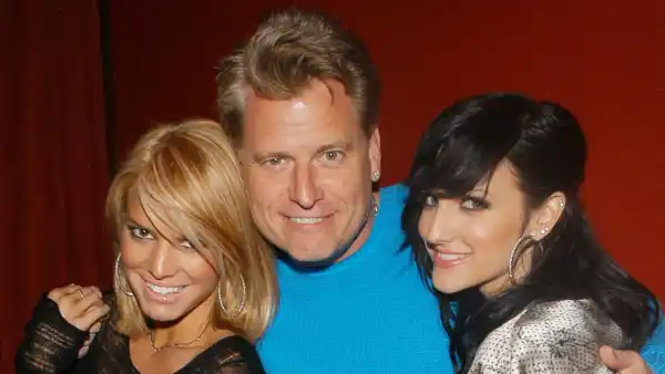 Jessica and Ashlee Simpson s Dad Joe Calls Their Music Comebacks a Revival of Joy 590732224