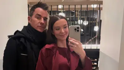 Justin-Theroux-Shares-Photo-of-Pregnant-Wife-Nicole-Brydon-Blooms-Bare-Bump