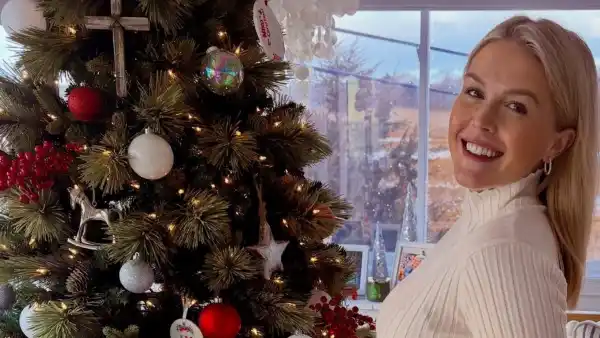 Karoline Leavitt 28 Pregnant Expecting Baby No 2 With Husband