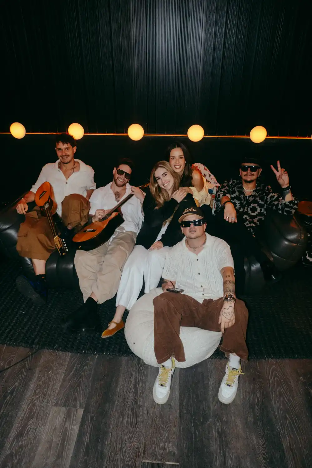 MONSIEUR PERIN&Eacute; y PISO 21.