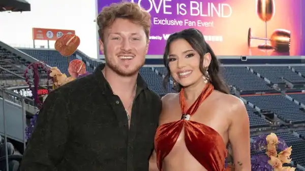 Love-Is-Blind-Amy-and-Johnny-LB2_1307_copy_76oQR2dX