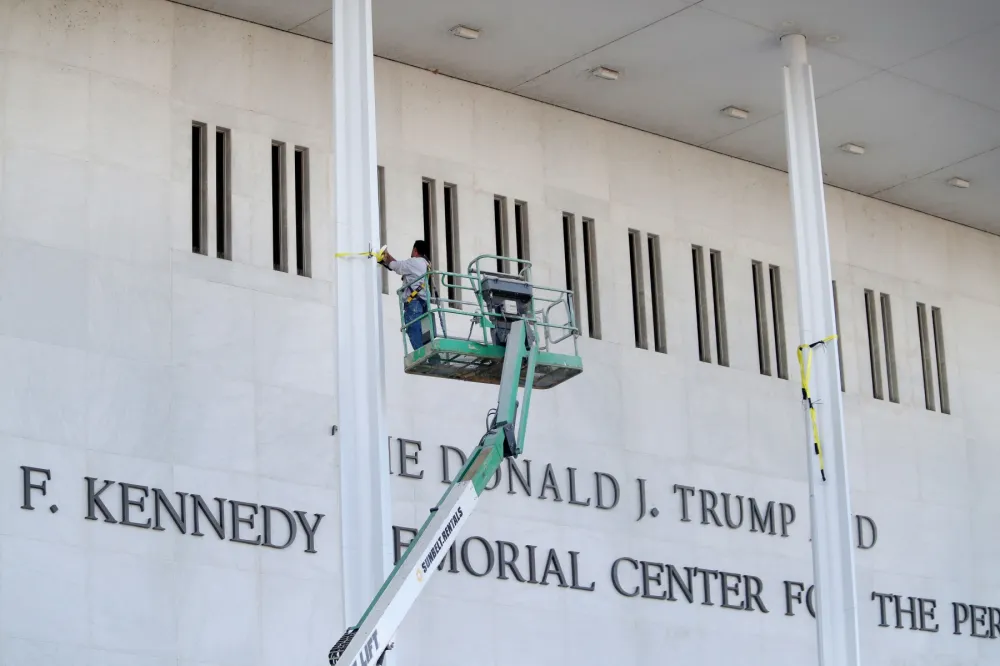 Maria Shriver Reacts to Donald Trump s Name Being Added to Kennedy Center