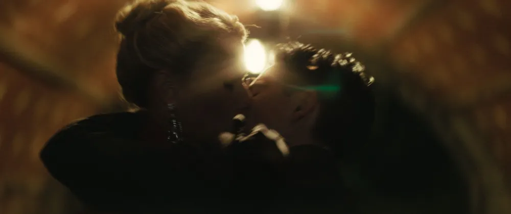 Marty Supreme, Gwyneth Paltrow and Timothee Chalamet