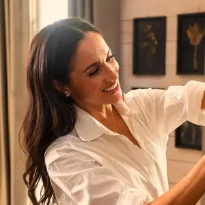 Meghan Markle s Offers Inside Look at Christmas With Prince Harry and Kids in With Love Meghan Holiday Special Recap 2240181328