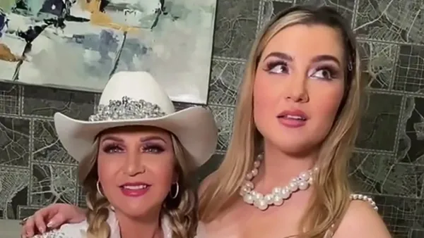 Melenie Carmona y su mama Alicia Villarreal 002
