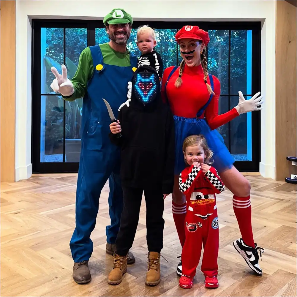 Peta-Murgatroyd-With-Maks-and-Kids-572346167_18536809819059814_3507283738570401238_n