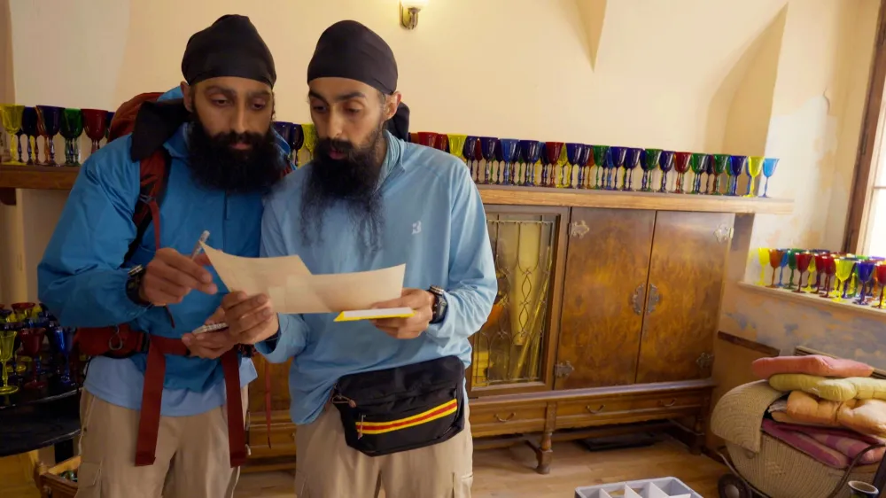 TAR_3802_SG_43b-jag-jas-amazing-race