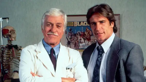 TSDDIMU_CB039 dick-van-dyke-recalls-working-with-son-barry-on-diagnosis-murder