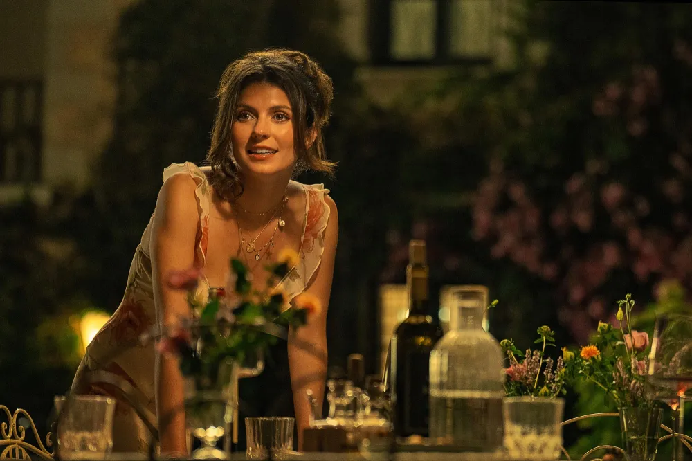 Who Is in the People We Meet on Vacation Cast Meet the Stars of the Film Emily Bader as Poppy