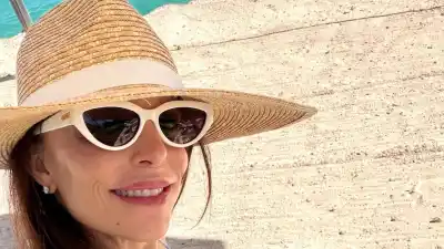 Bethenny Frankel Flaunts Her Curves in a Sexy Cleavage-Baring One-Piece While ‘Closing Out 2025’