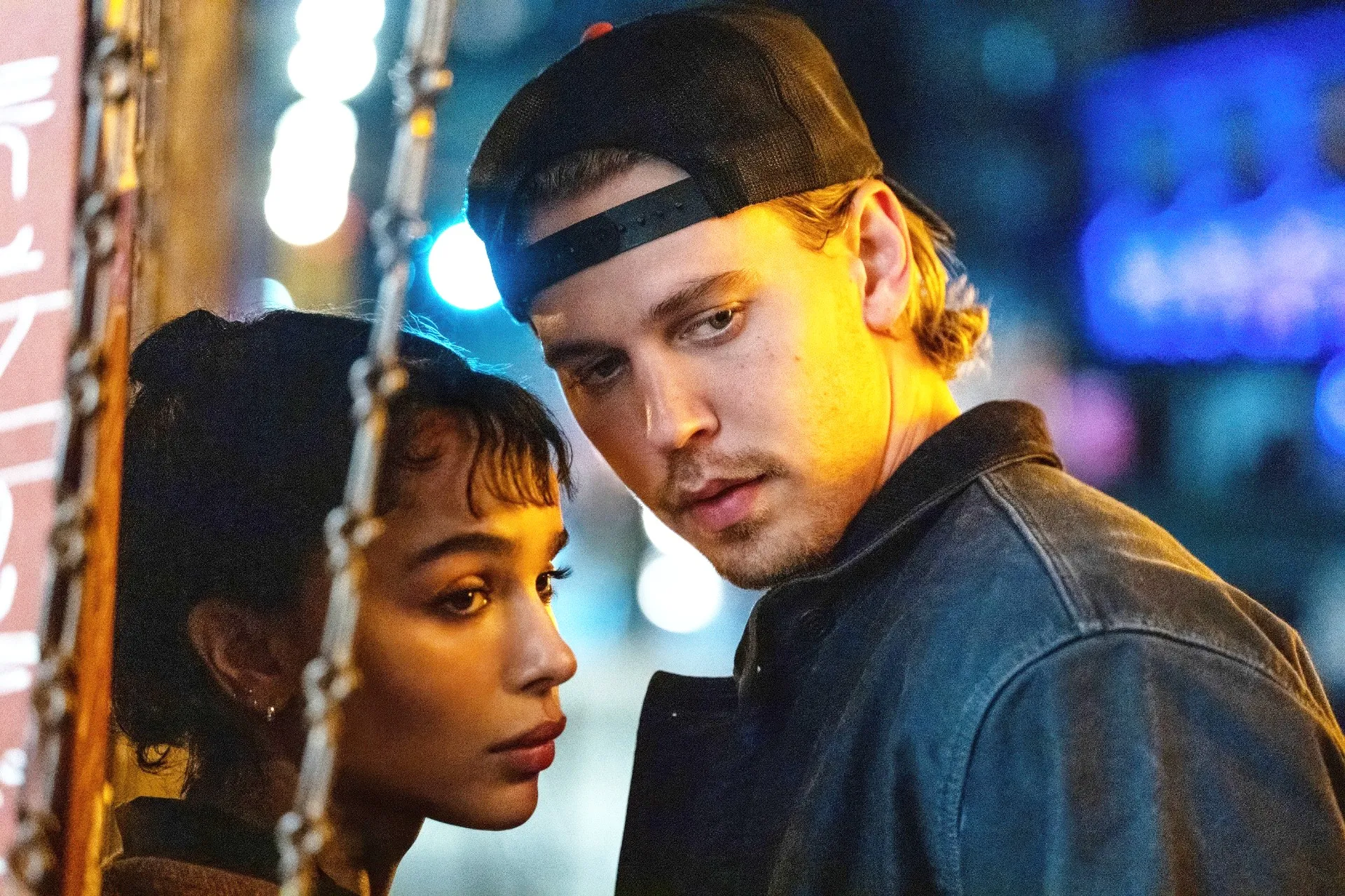 Zoe Kravitz and Austin Butler in Caught Stealing