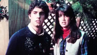 Zach Galligan and Phoebe Cates in Gremlins