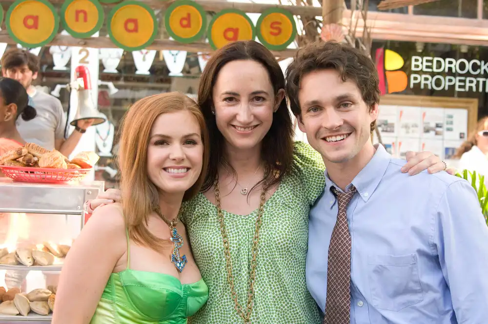 isla-fisher-with-sophie-kinsella-and-hugh-dancy-shopaholic-MCDCOOF_EC172