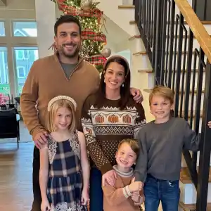 Jade Roper Says ‘Extra Boy’ Appeared in Faux Family Pic: ‘Of Course Beau Would Want to Make’ Photo