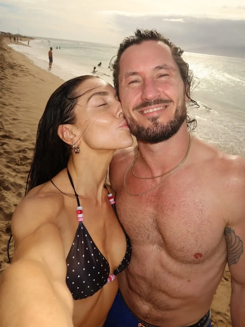 'DWTS' Pro Jenna Johnson Flaunts Her Chiseled Bikini Body in Hawaii With Husband Val Chmerkovskiy