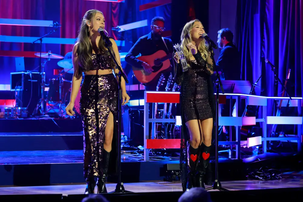 Maddie & Tae