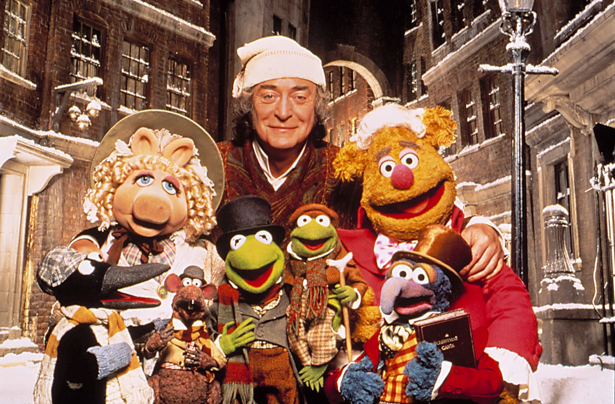 Miss Piggy, Michael Caine, Fozzie Bear, Kermit and Gonzo in The Muppet Christmas Carol