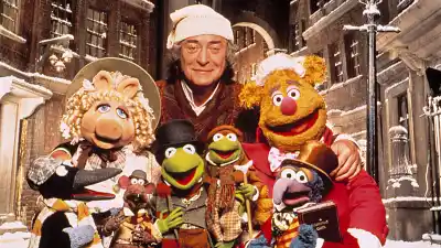 Miss Piggy, Michael Caine, Fozzie Bear, Kermit and Gonzo in The Muppet Christmas Carol