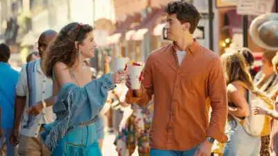 Emily Bader and Tom Blyth in People We Meet on Vacation