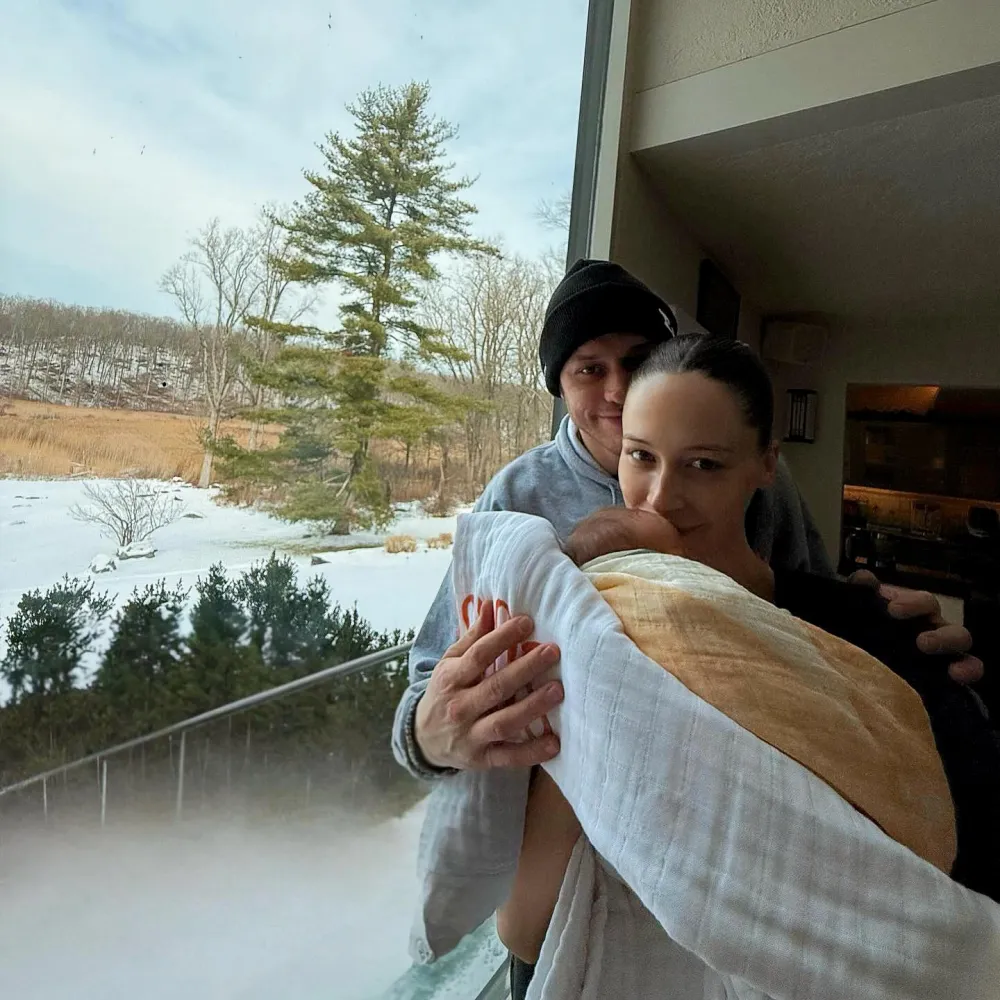 pete davidson elsie hewitt 09004dd4 6ef8 4218 a5ac d1f61cc505cb