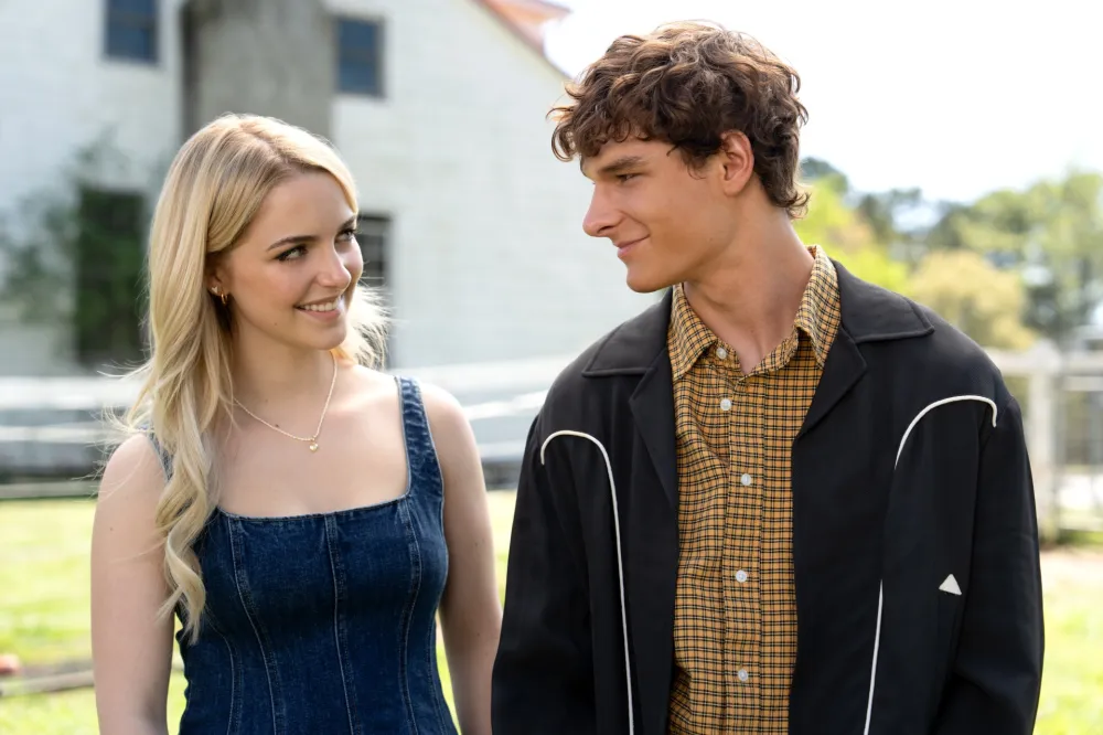 Mckenna Grace and Mason Thames in Regretting You