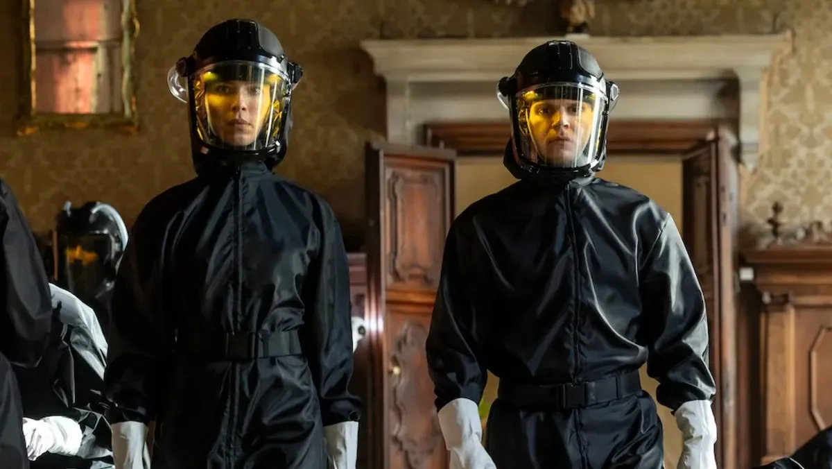 Rebecca Hall and Evan Peters in The Beauty