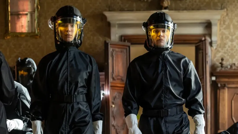 Rebecca Hall and Evan Peters in The Beauty